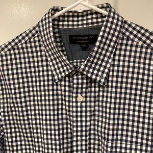 Banana Republic slim fit shirt. Size M.